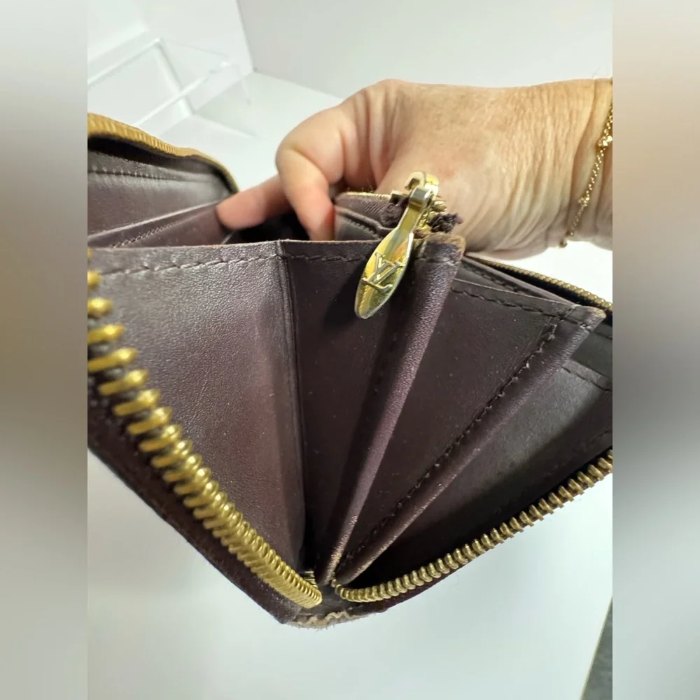 Louis Vuitton Vernis Amarante Zippy Wallet